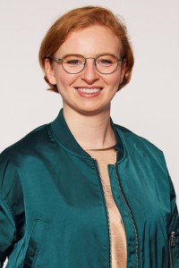 junge rothaarige Businessfrau Portrait nach Umstyling